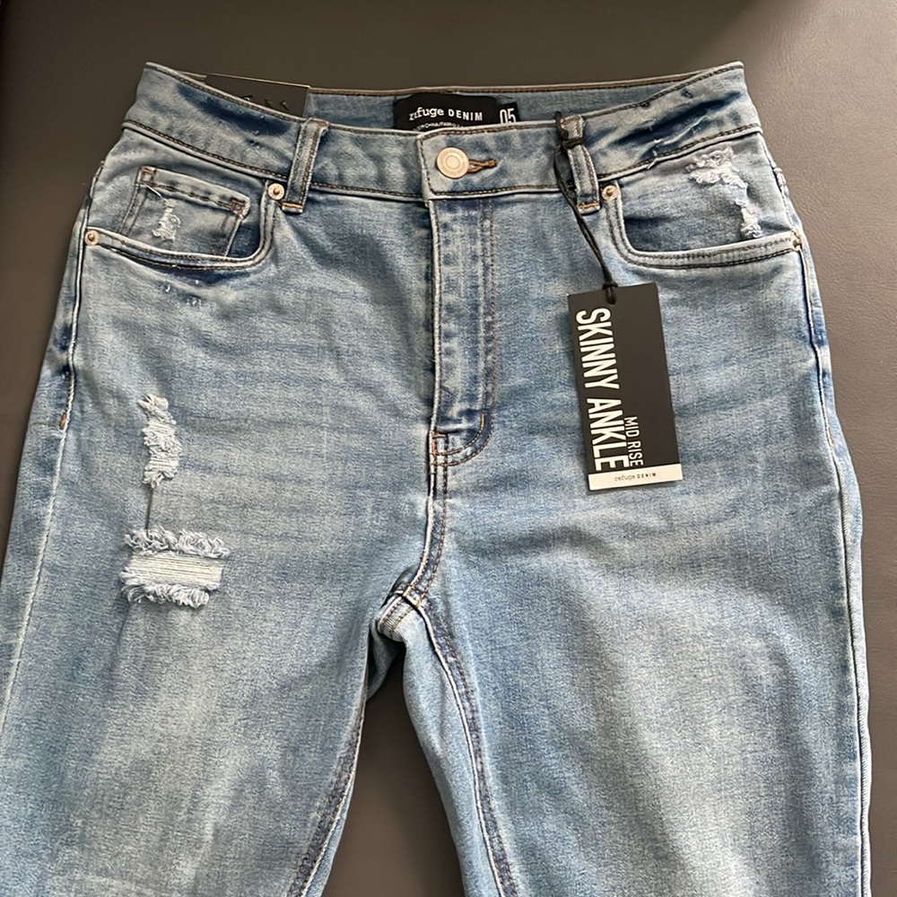 Skinny Mid-Rise Jeans✨
